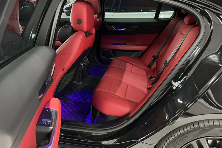 捷豹XEL 2024款 2.0T 250PS R-DYNAMIC S耀黑运动版中控内饰7004