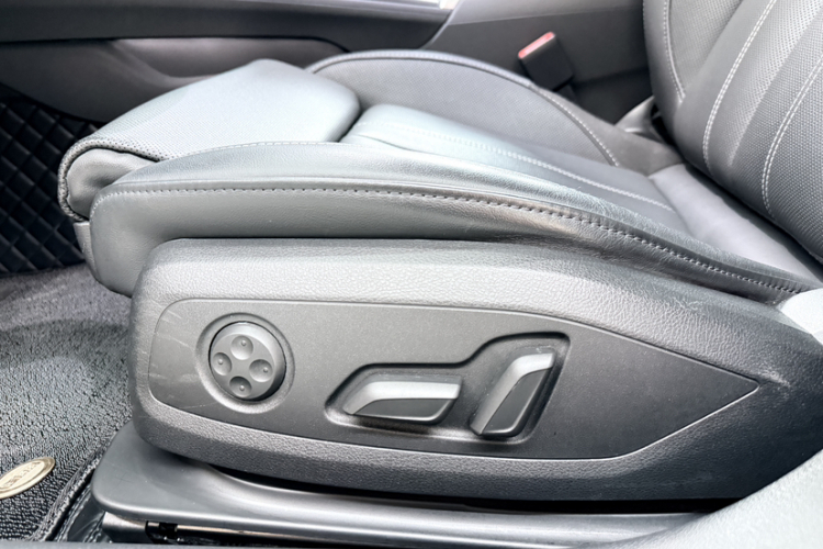 奥迪A4L 2023款 40 TFSI 时尚动感型局部细节9004