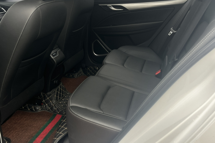 吉利汽车 帝豪 2020款 1.5L CVT向上版中控内饰7002