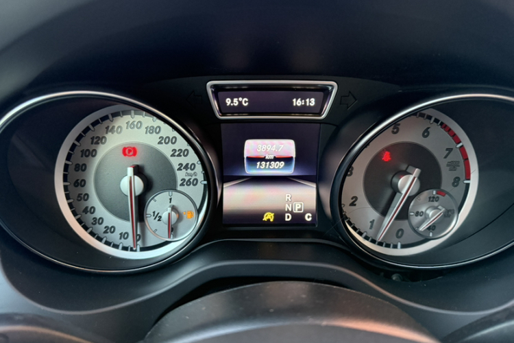 奔驰GLA 2016款 GLA 200 动感型中控内饰15