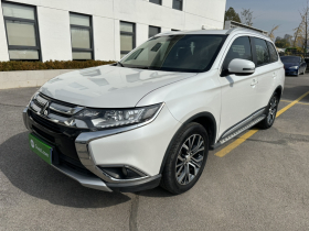 三菱 欧蓝德 2018款 2.0L 两驱荣耀版 5座