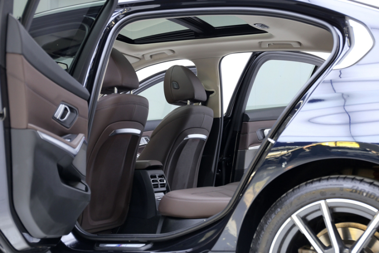 宝马3系 2023款 325Li M运动套装中控内饰7001