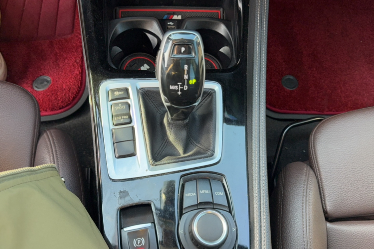 宝马1系 2020款 125i 领先型M运动套装局部细节18