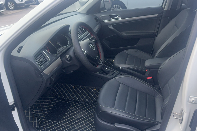 大众 朗逸 2017款 230TSI DSG舒适版中控内饰7001