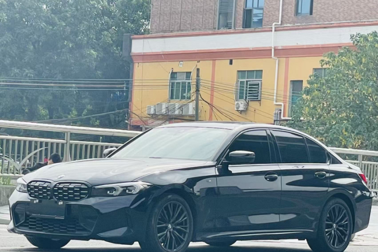 宝马3系 2024款 325i M运动曜夜套装车身外观6007