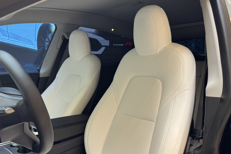 特斯拉 Model Y 2022款 长续航全轮驱动版中控内饰7005