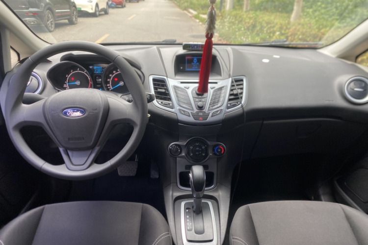 福特 嘉年华 2013款 两厢 1.5L 自动时尚型中控内饰7003