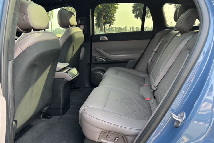 蔚来ES7 2022款 100kWh 首发版中控内饰7004