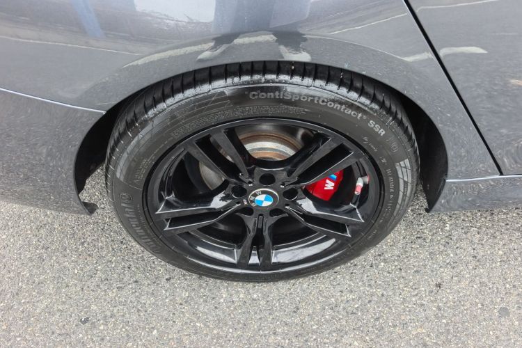 宝马3系GT 2019款 320i M运动套装车身外观6010