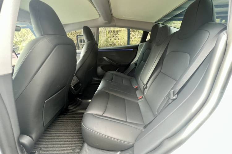 特斯拉 Model 3 2025款 后轮驱动版中控内饰7004