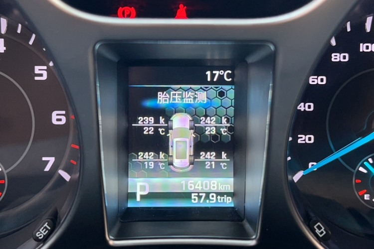 江铃 驭胜S330 2016款 1.5L GTDi 自动两驱尊贵版中控内饰15