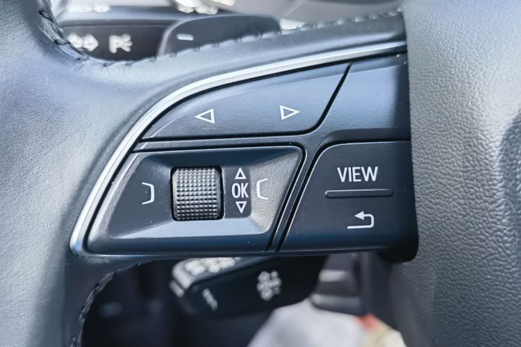 奥迪Q5L 2020款 改款 40 TFSI 荣享时尚型中控内饰7012