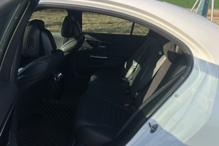 奔驰C级 2023款 C 260 L 运动版中控内饰7002