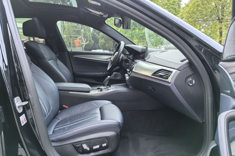 宝马5系(进口) 2020款 540i 风尚版 M运动套装中控内饰7006