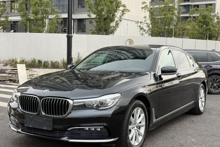 宝马7系 2017款 730Li 领先型车身外观1