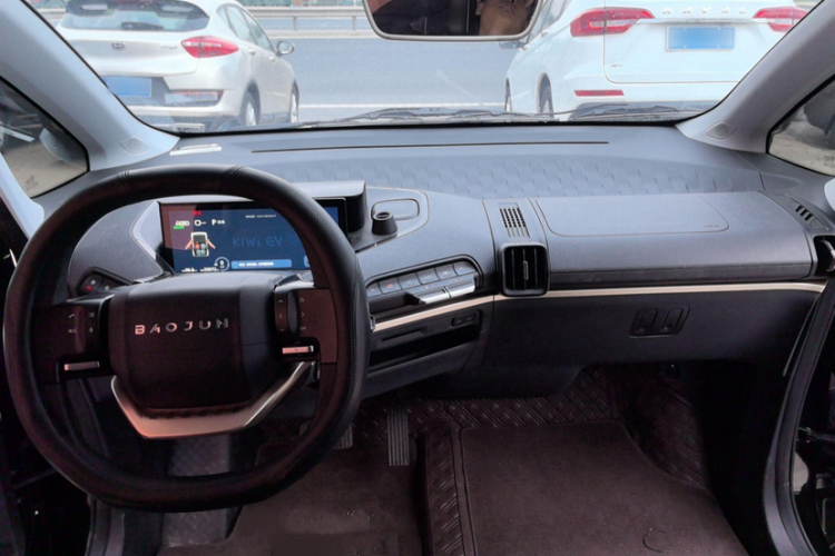 宝骏KiWi EV 2022款 设计师轻享版 三元锂中控内饰7001