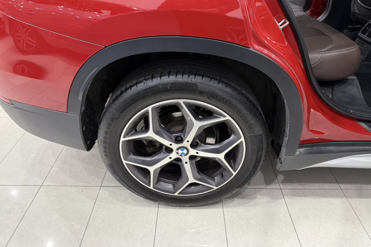 宝马X1 2019款 sDrive18Li 尊享型车身外观6008