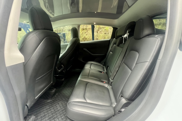 特斯拉 Model Y 2021款 长续航全轮驱动版中控内饰7003