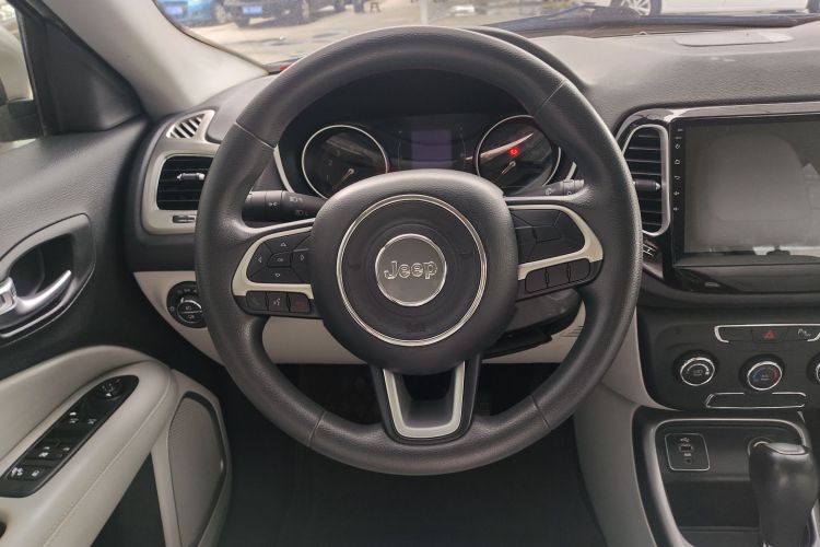 Jeep 指南者 2017款 200T 自动舒享版局部细节13