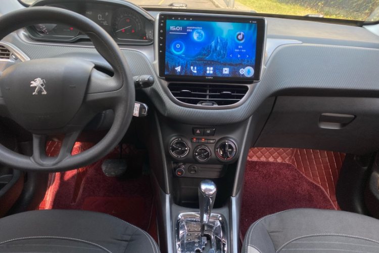 标致2008 2014款 1.6L 自动潮流版中控内饰7009