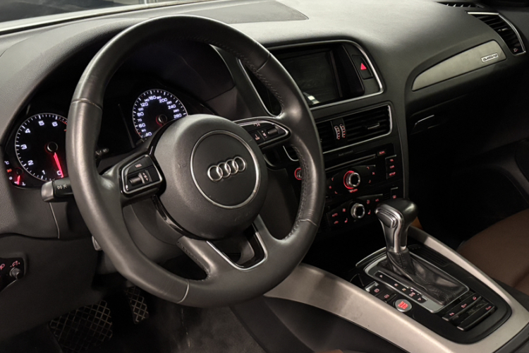 奥迪Q5 2017款 Plus 40 TFSI 进取型中控内饰7005