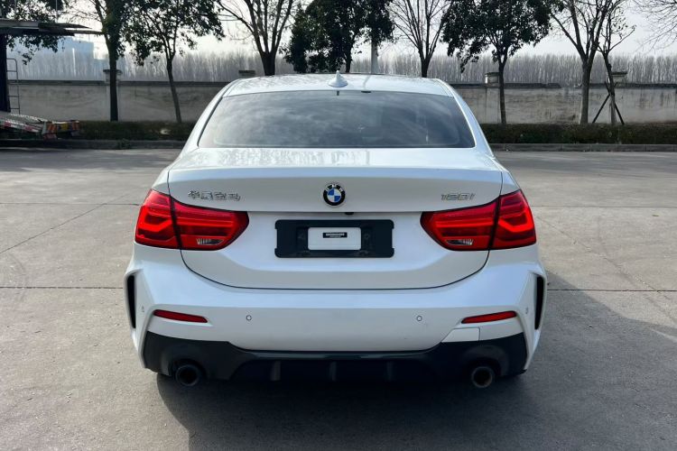 宝马1系 2022款 120i M运动曜夜版车身外观6008