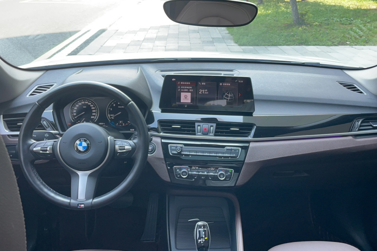 宝马X1 2022款 sDrive25Li 领先型中控内饰7004