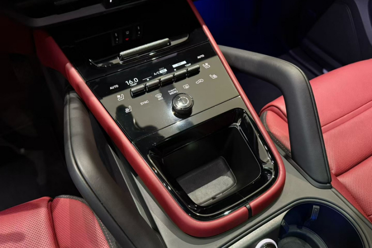 保时捷 2025款 Cayenne 3.0T中控内饰7004