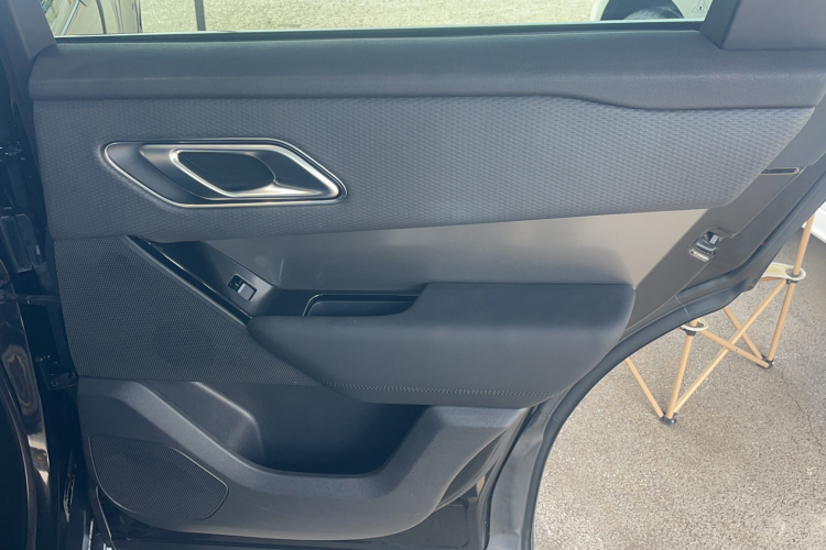 路虎 揽胜星脉 2020款 P250 R-DYNAMIC S中控内饰7011