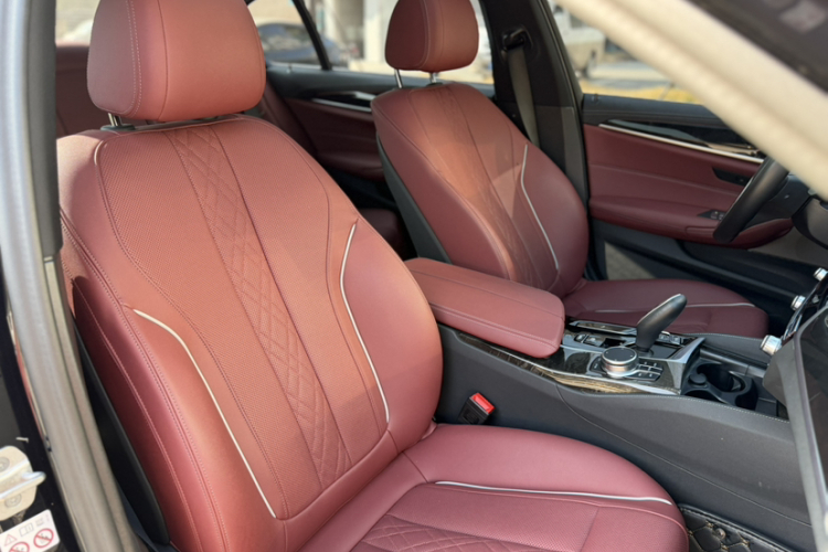 宝马5系 2022款 改款二 525Li M运动套装中控内饰7003