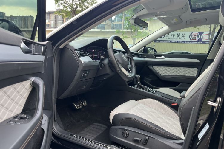 大众 迈腾 2023款 200万辆纪念版 330TSI DSG豪华型中控内饰7002