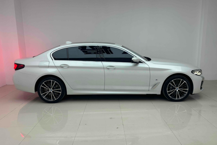 宝马5系 2023款 530Li 领先型 M运动套装车身外观6005