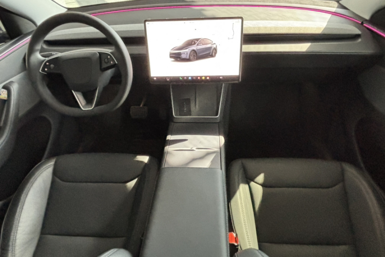 特斯拉 Model Y 2025款 后轮驱动版中控内饰7007