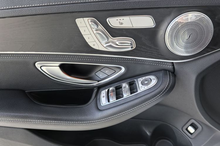 奔驰C级 2020款 C 260 L 运动版中控内饰7002