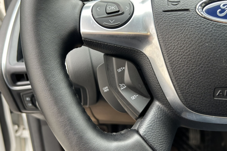 福特 福克斯 2012款 两厢 2.0L 自动豪华运动型中控内饰7002