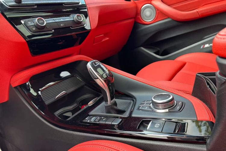 宝马X2 2021款 改款 sDrive25i M越野套装中控内饰7004