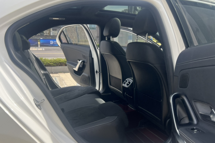 奔驰A级 2019款 A 200 L 运动轿车中控内饰7007