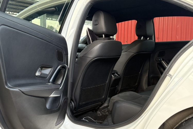 奔驰A级 2019款 A 180 L 运动轿车中控内饰7002