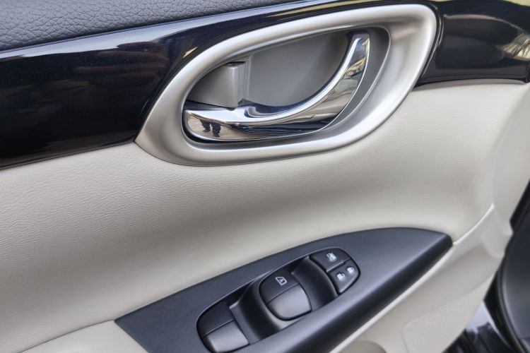 日产 轩逸 2016款 1.6XL 手动豪华版中控内饰7006