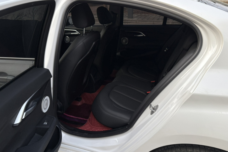 宝马1系 2022款 120i M运动版中控内饰7002