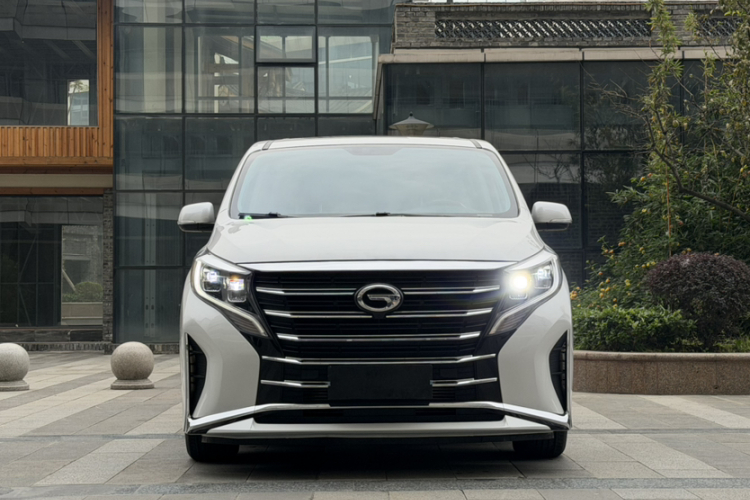 广汽传祺 传祺M8 2023款 领秀系列 390T 豪华版车身外观6003