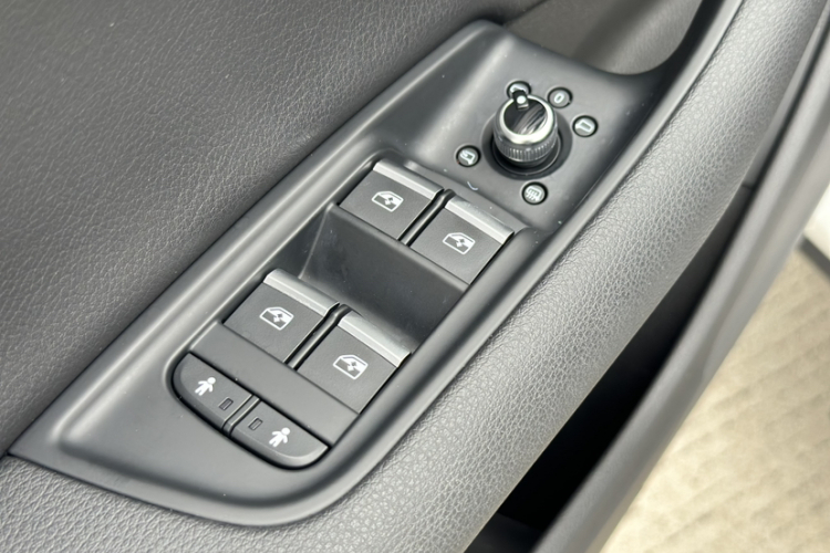 奥迪Q7 2016款 40 TFSI 舒适型中控内饰7011