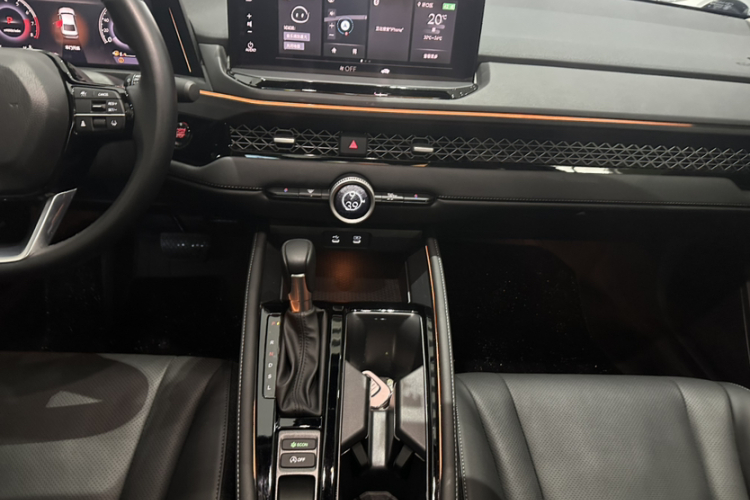 本田 雅阁 2023款 260TURBO 卓越版中控内饰7003