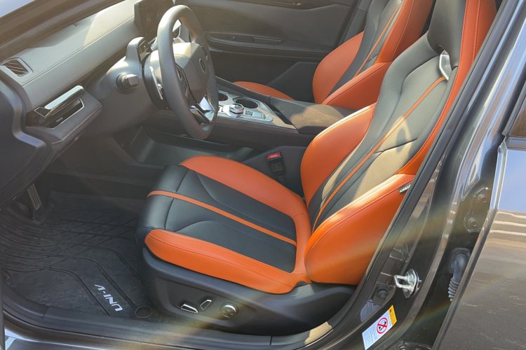 长安UNI-V 2024款 1.5T 尊贵运动型局部细节19