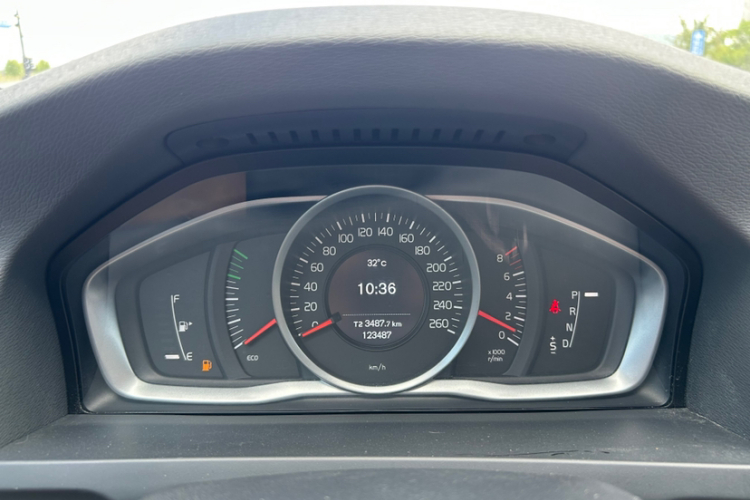 沃尔沃S60 2014款 S60L 2.0T 智远版中控内饰15