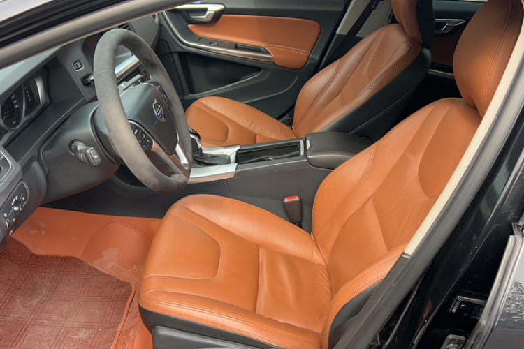 沃尔沃S60 2015款 S60L 2.0T 智远版中控内饰7004