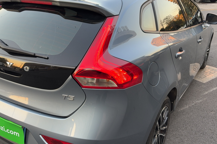 沃尔沃V40 2017款 T3 智逸版局部细节9003