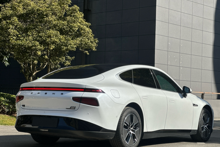 小鹏P7 2024款 P7i 550 Pro车身外观6002