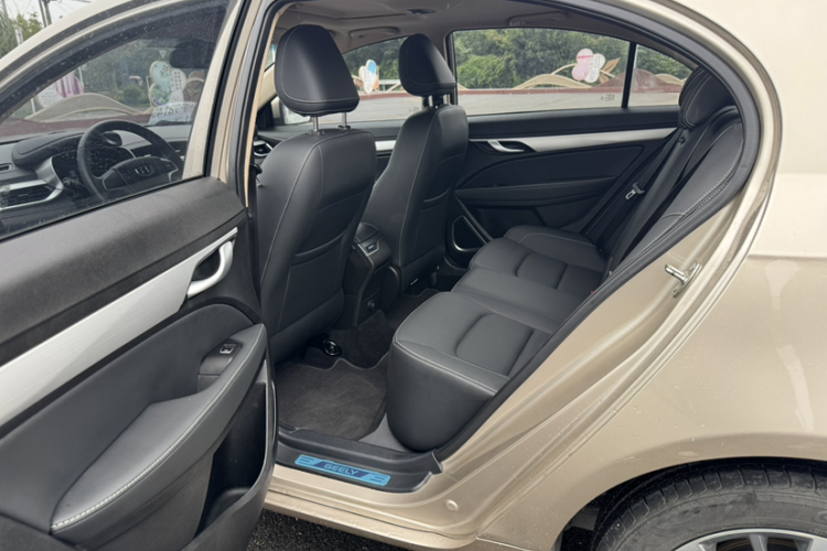 吉利汽车 帝豪 2018款 1.5L 手动向上互联版中控内饰7008