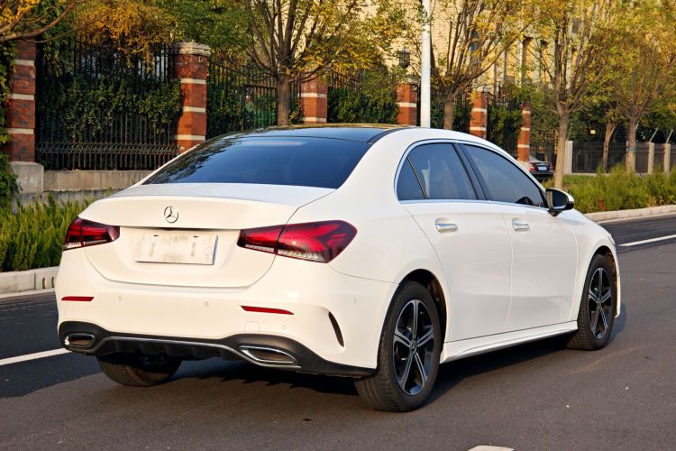 奔驰A级 2022款 改款三 A 200 L 运动轿车时尚型车身外观6005